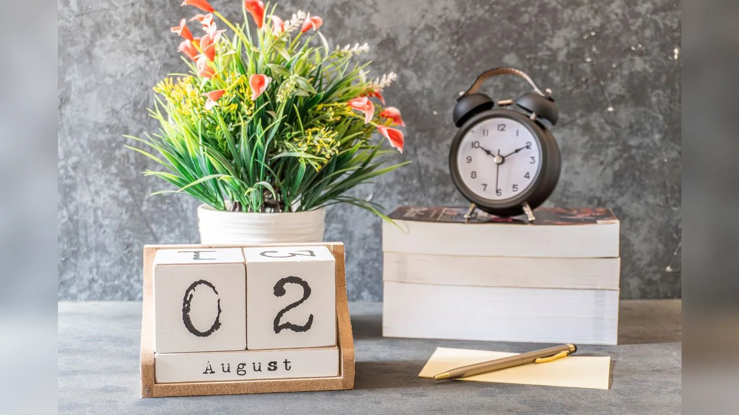 Calendar and clock on a desk